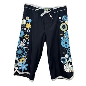Vintage Y2K Long Floral Board Short Size 9 = M/L Navy Bermudas